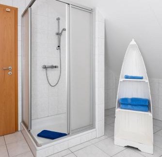 Esens Apartment | Ferienwohnung Krabbe 2, Bensersiel, mit gemeinschaftlichen Garten
