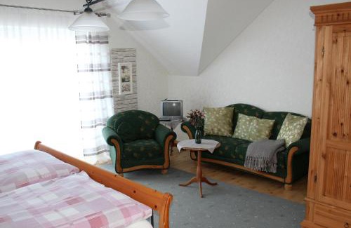 Poppenhausen Apartment | Ferienwohnung Kredig