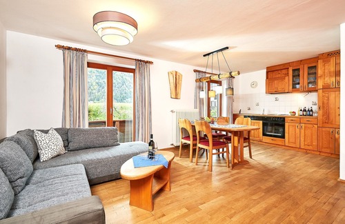 Groissenbach Apartment | Ferienwohnung Loferau 5 - 50 m² für 2-3 Personen, 1 großer Wohn-Schlafraum, sep. Küche