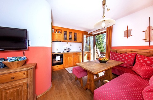 Groissenbach Apartment | Ferienwohnung Loferau 5 - 50 m² für 2-3 Personen, 1 großer Wohn-Schlafraum, sep. Küche