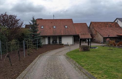 Eschbach Apartment | Ferienwohnung Madenburgblick