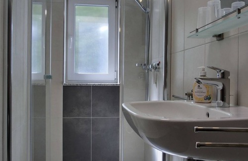 Markgrafenheide Apartment | Ferienwohnung MH1 "blue Ocean" - 1-zi-wohnung im Souterrain für 2 Personen, Inklusive Bettwäsche