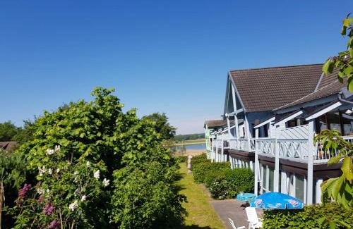 Neuensien Apartment | Ferienwohnung mit Balkon und Seeblick im 1 OG