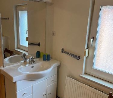 Rakow Apartment | Ferienwohnung mit Garten und Ostseenähe OVS 111