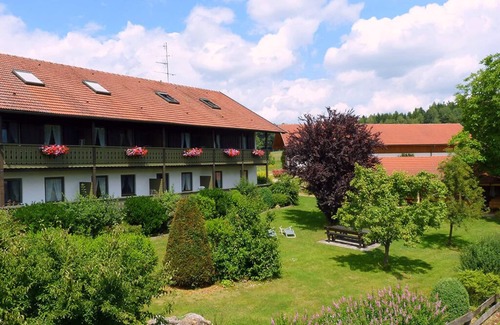Bad Birnbach Apartment | Ferienwohnung OG | Wohnung mit Wohn- und Schlafraum & großem Balkon