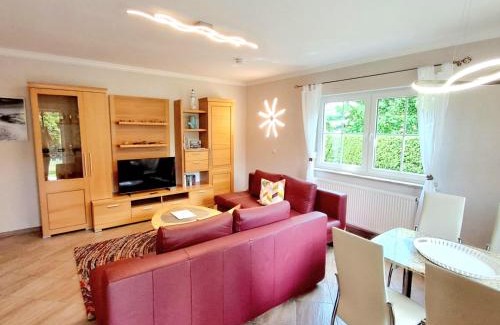 Dargen Apartment | Ferienwohnung OTTOSIN mit Terrasse und Garten