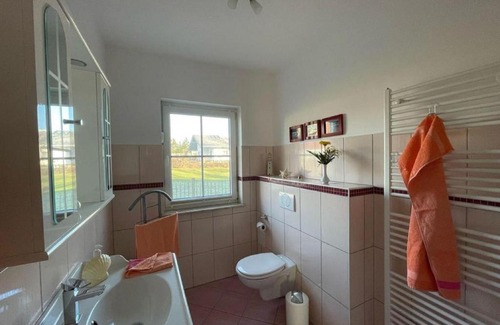 Dargen Apartment | Ferienwohnung OTTOSIN mit Terrasse und Garten