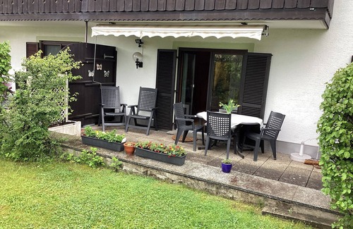 Bad Endorf Apartment | Ferienwohnung Reckzeh 63 qm mit Terrasse und Separatem Schlafzimmer