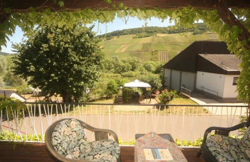 Reil Apartment | Ferienwohnung „Schwalbennest“ Reil/Mosel