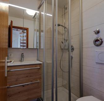 Petershausen-West Apartment | Ferienwohnung Seeblick Maisonette