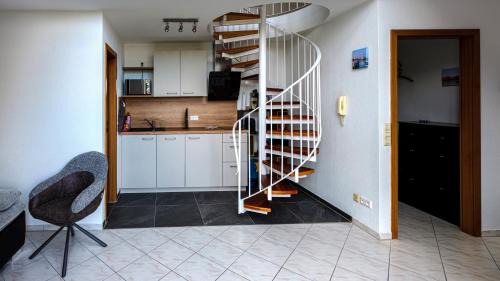 Petershausen-West Apartment | Ferienwohnung Seeblick Maisonette