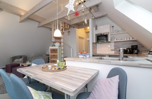 Lutt Kiepenbarg Apartment | Ferienwohnung Sommerwind mit Balkon in Scharbeutz