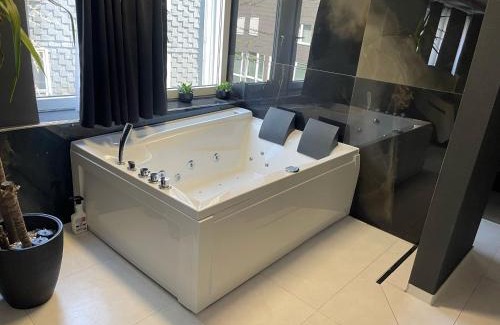 Stadtkern Apartment | Ferienwohnung SPA Delluxe Essen