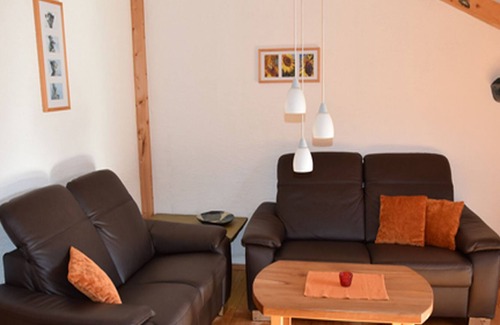 Waldbeuren Apartment | Ferienwohnung Storchennest, 80qm, 2 Schlafzimmer, max. 4 Personen