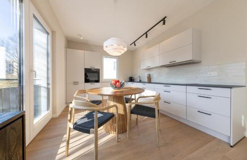Warnemuende Apartment | Ferienwohnung Strom Acht - modern frisch inkl Stellplatz, Balkon - 200m zum Alten Strom