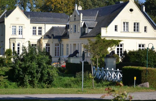 Dalwitz Apartment | Ferienwohnung Turm 1 - Feriengut Dalwitz Gutshaus