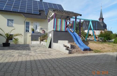 Kueps Apartment | Ferienwohnung Wagner mit Terrasse und Kinderspielplatz