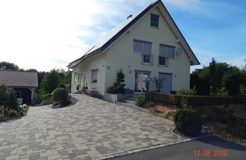 Kueps Apartment | Ferienwohnung Wagner mit Terrasse und Kinderspielplatz