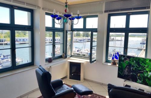 Karlshagen Apartment | Ferienwohnung Yachthafenidyll - direkte Wasserlage am Hafen