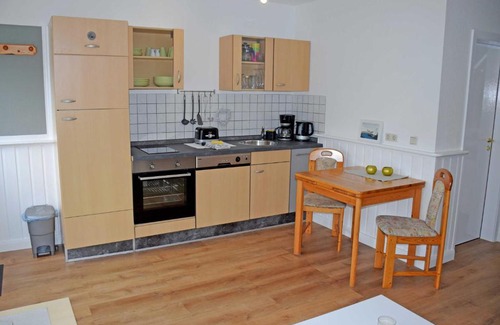 Altefaehr Apartment | Ferienwohnungen am Wald mit Strand
