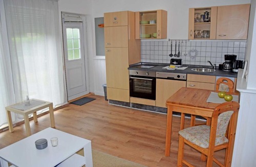 Altefaehr Apartment | Ferienwohnungen am Wald mit Strand