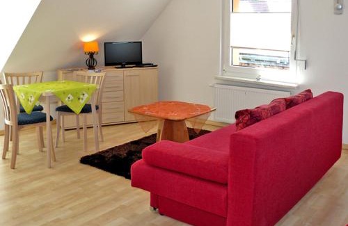 Kroeslin Apartment | Ferienwohnungen mit Balkon