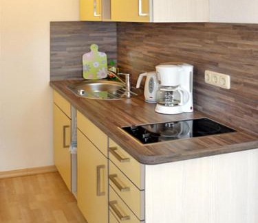Kroeslin Apartment | Ferienwohnungen mit Balkon