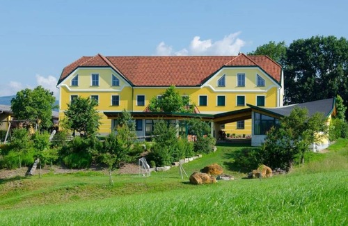 Sarling Apartment | Ferienwohnunggroßer Fensterfront und Panoramablick