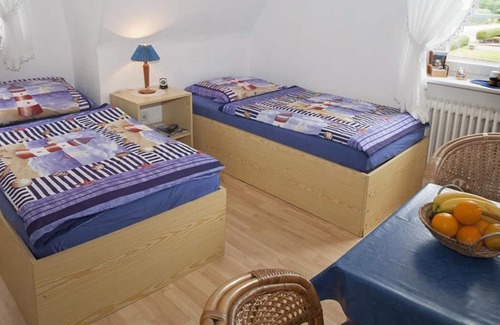 Neumuhlen-Dietrichsdorf Apartment | Ferienzimmer Kemmet - twin room, shared shower or bath