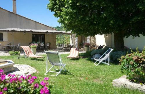 Malemort-du-Comtat Bed & Breakfast | Ferme le viguier