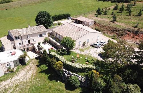 Malemort-du-Comtat Bed & Breakfast | Ferme le viguier