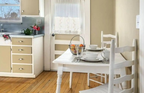 Fredericksburg House | Fern Cottage: 2 blocks to Main/Shared Hot tub