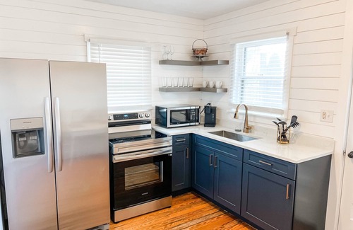 Fredericksburg House | Fern Cottage: 2 blocks to Main/Shared Hot tub