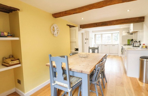 Baslow Cottage | FERN COTTAGE, pet friendly, with a garden in Baslow