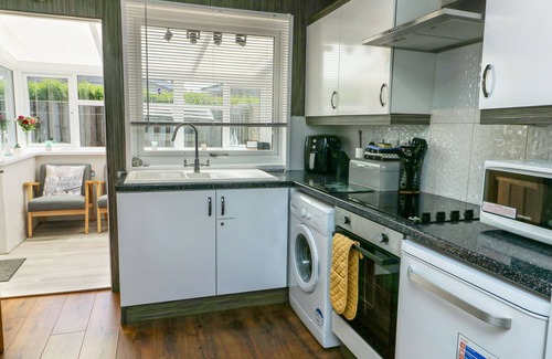Dwyran House | FERN HILL COTTAGE, with open fire in Newborough