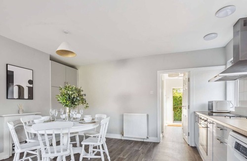 Henley House | Fern House - Cosy 3 bedroom house with garden