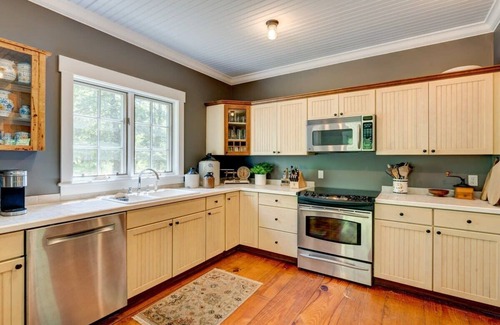 Narrowsburg House | Fern Leaf Farmhouse - Stylish in Narrowsburg