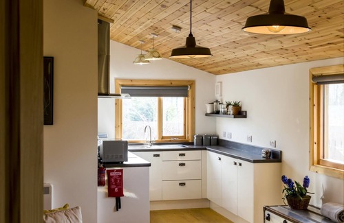 St. Florence Cottage | Fern Lodge - 2 Bedroom Log Cabin - Saint Florence