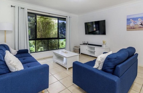 Banksia Beach House | Fernando's Beach Hideaway