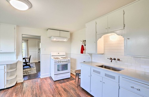 Ferndale Cottage | Ferndale Cottage on Private 20 Acre Farm!