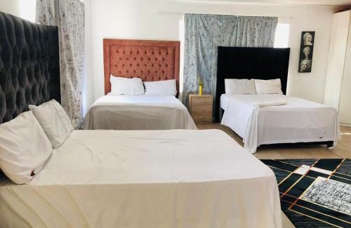 Greater Johannesburg Metropolitan Area House | Ferndale guesthouse and party venue