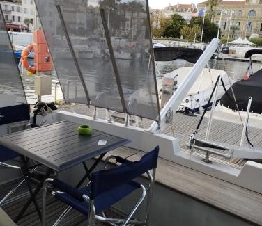 Cannes Old Town Boat Rental | Ferretti 36 ' Bateau à Quai Vieux-Port Cannes Festival La Croisette