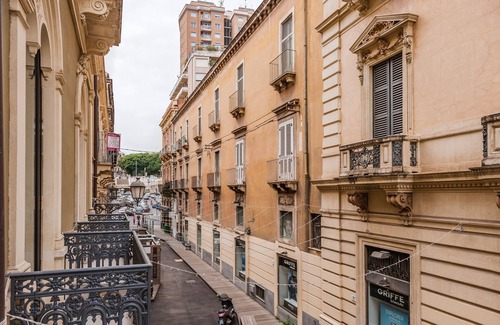 Catania City Centre Apartment | Ferrini Home - Etnea Portrait