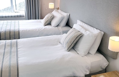 Llanstadwell Bed & Breakfast | Ferry House Inn