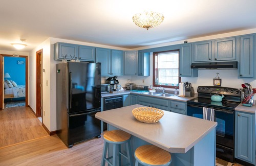 Bass Harbor House | Ferry Lodging@ Acadia NP, trail, A/C, Privacy, Firepit, Seafood sleeps 12