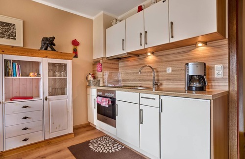 Silberberg Apartment | Fewo 52qm für 2 Personen. Wohlfühlgarten mit Sonnenliegen.