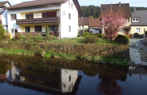 Steinwiesen Apartment | FeWo an der Rodach - großzügige Wohnung mit tollem Balkon