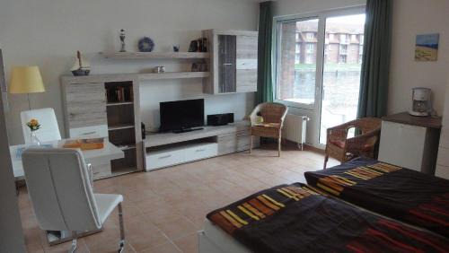 Ueckermuende Apartment | FEWO-fuer-2-Pers-Hafenblick-2-Ueckermuende-Stettiner-Haff-Ostsee-direkt-Yachthafen