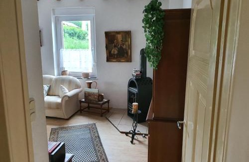 Solingen Apartment | FeWo MaJo - Rustikal & entspannt Perfekt für Arbeit oder Auszeit