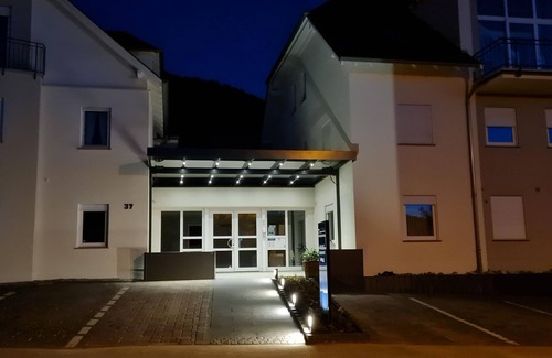 Andel Apartment | Fewo Moselperle Am Ring 35, Versorgungspaket - Feriendomizil & Weingut Roussel mit Restaurant